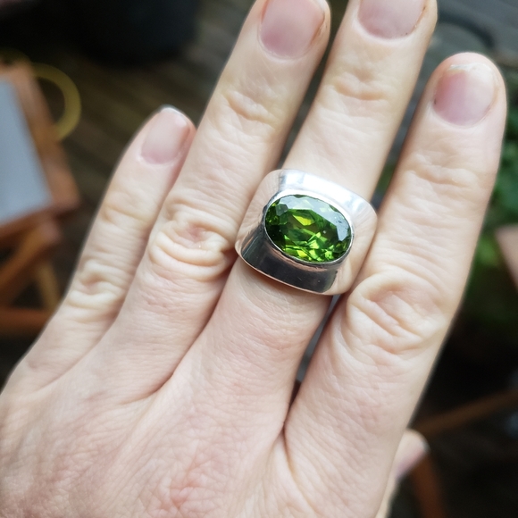 Large Peridot Ring - Picture 4 of 5